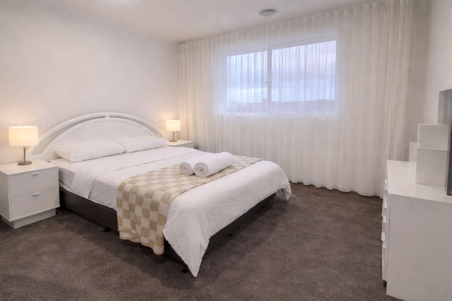 7 bedrooms, iron/ironing board, Internet, bed sheets