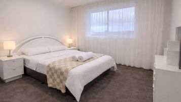 7 bedrooms, iron/ironing board, Internet, bed sheets