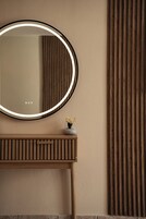 Comfort Suite, Garden View, Ground Floor | Interior detail