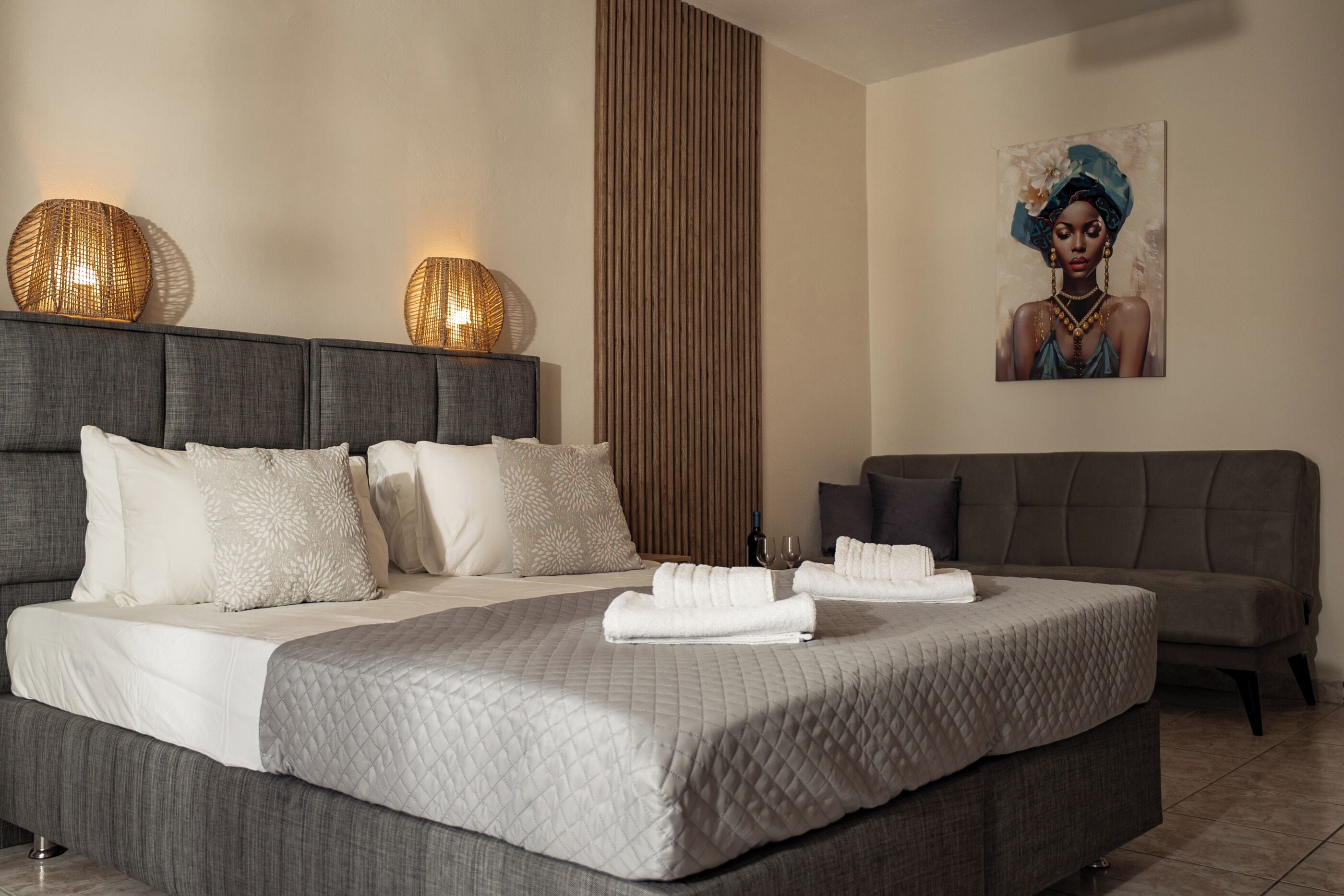 Suite – comfort, hageutsikt | Safe på rommet, skrivebord, strykejern/-brett og wi-fi (inkludert)