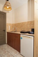 Mini-fridge, stovetop, coffee/tea maker, electric kettle