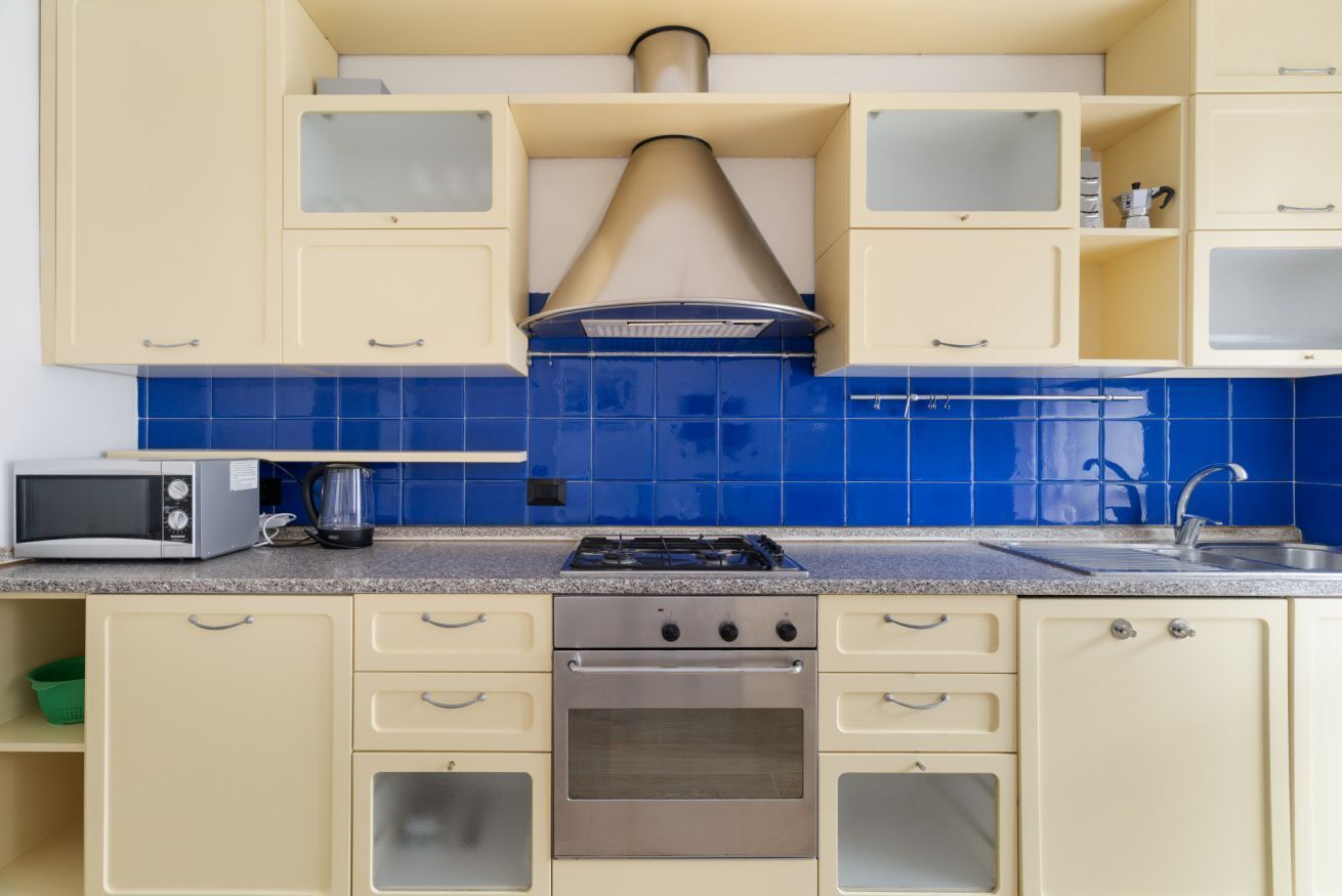 Kühlschrank, Mikrowelle, Geschirrspüler, Toaster