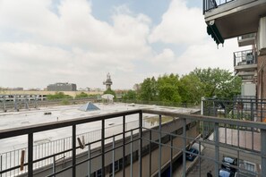 A rooftop view with a water tower, a parking area, and a building with a balcony. - Comfortable 40m2 studio flat, ideal for 3 people, located on the third floor of a building with lift.The accommodation is located a stone's throw from Famagusta, characterized by a strong residential and student vocation, offering a quiet environment, gr (Milan)