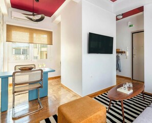 TV - Kalypso Acropolis View Rooftop | 6 min to Metro (Athens)