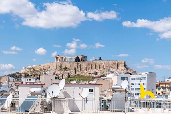 A view of the Acropolis in Athens with modern buildings in the foreground. - Kalypso Acropolis View Rooftop | 6 min to Metro (Athens)