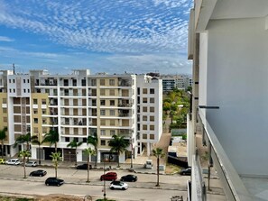 Property grounds - Spacious 3-bedroom apartment in quaint Fès with AC (Fès)