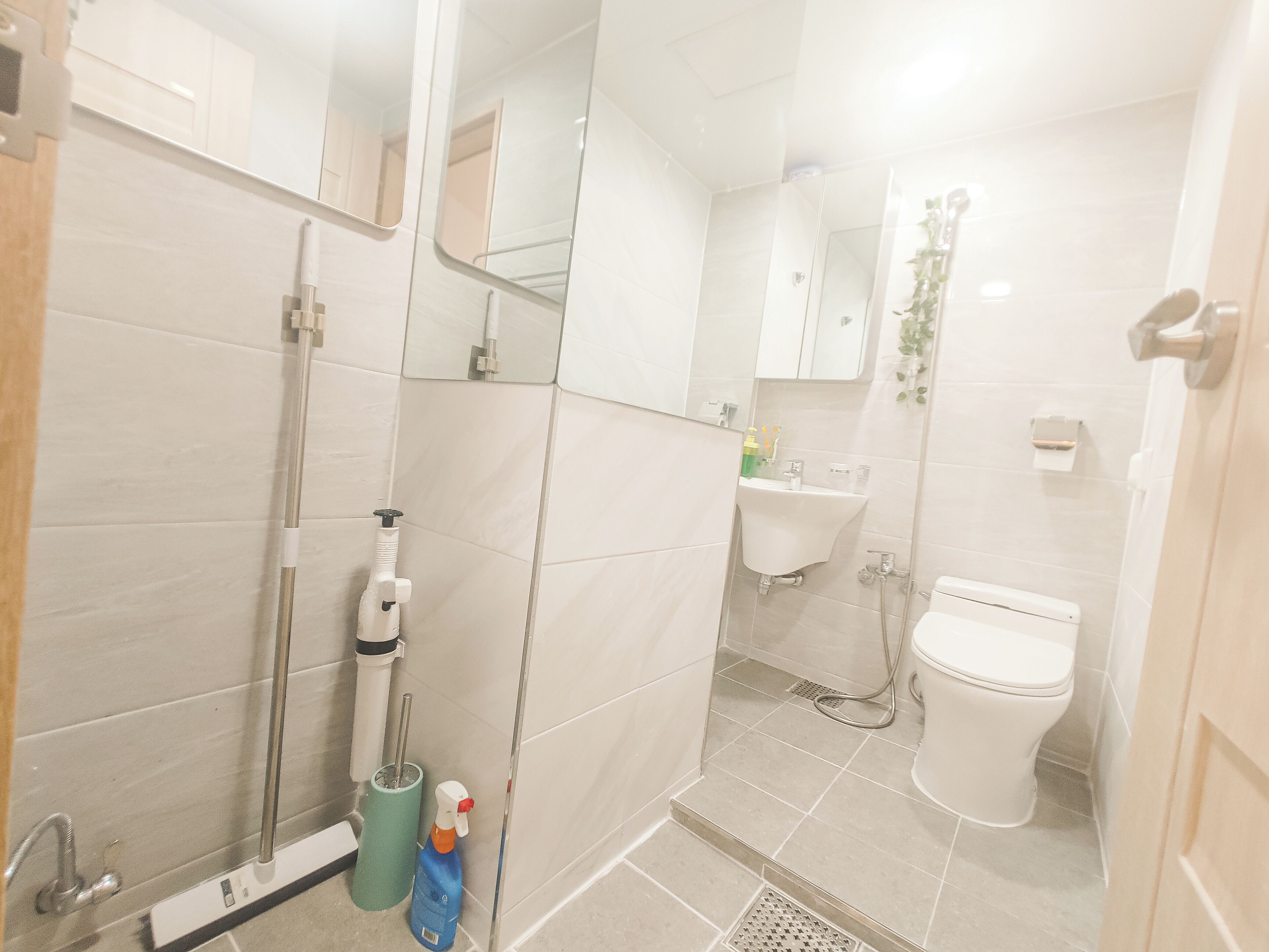 Shower, hair dryer, towels, shampoo