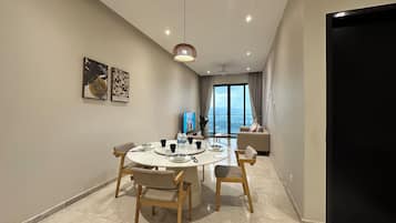 Luxury Double Room, Balcony | Dining