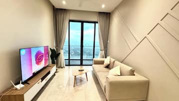 Luxury Double Room, Balcony | Living area