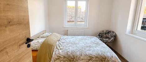 4 bedrooms, iron/ironing board, travel cot, free WiFi