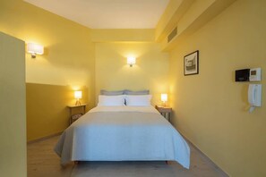 1 bedroom, iron/ironing board, WiFi, bed sheets - Ostria Studio, Kyparissia OldTown Home Collection (Kiparissia)