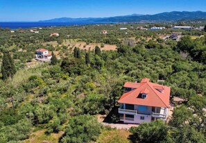 Exterior - Charming Country House, Just Steps from Everything (Kiparissia)