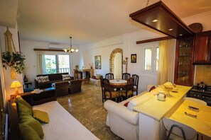 TV, fireplace - Charming Country House, Just Steps from Everything (Kiparissia)
