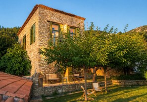 Exterior - Kyparissia Old Town Lodge with Amazing SeaViews (Kiparissia)