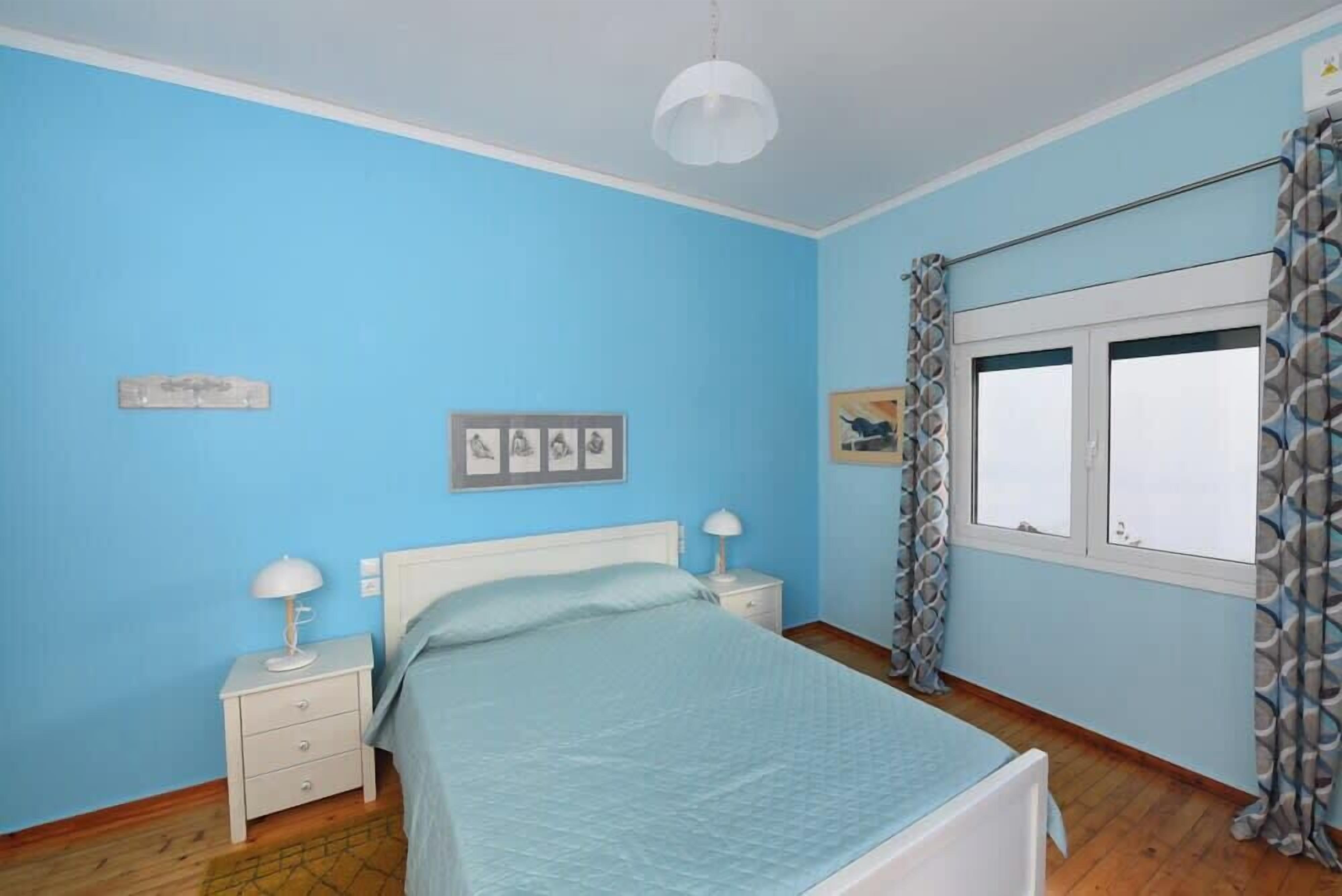 2 bedrooms, iron/ironing board, WiFi