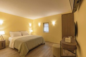 1 habitación, tabla de planchar con plancha, wifi y ropa de cama 