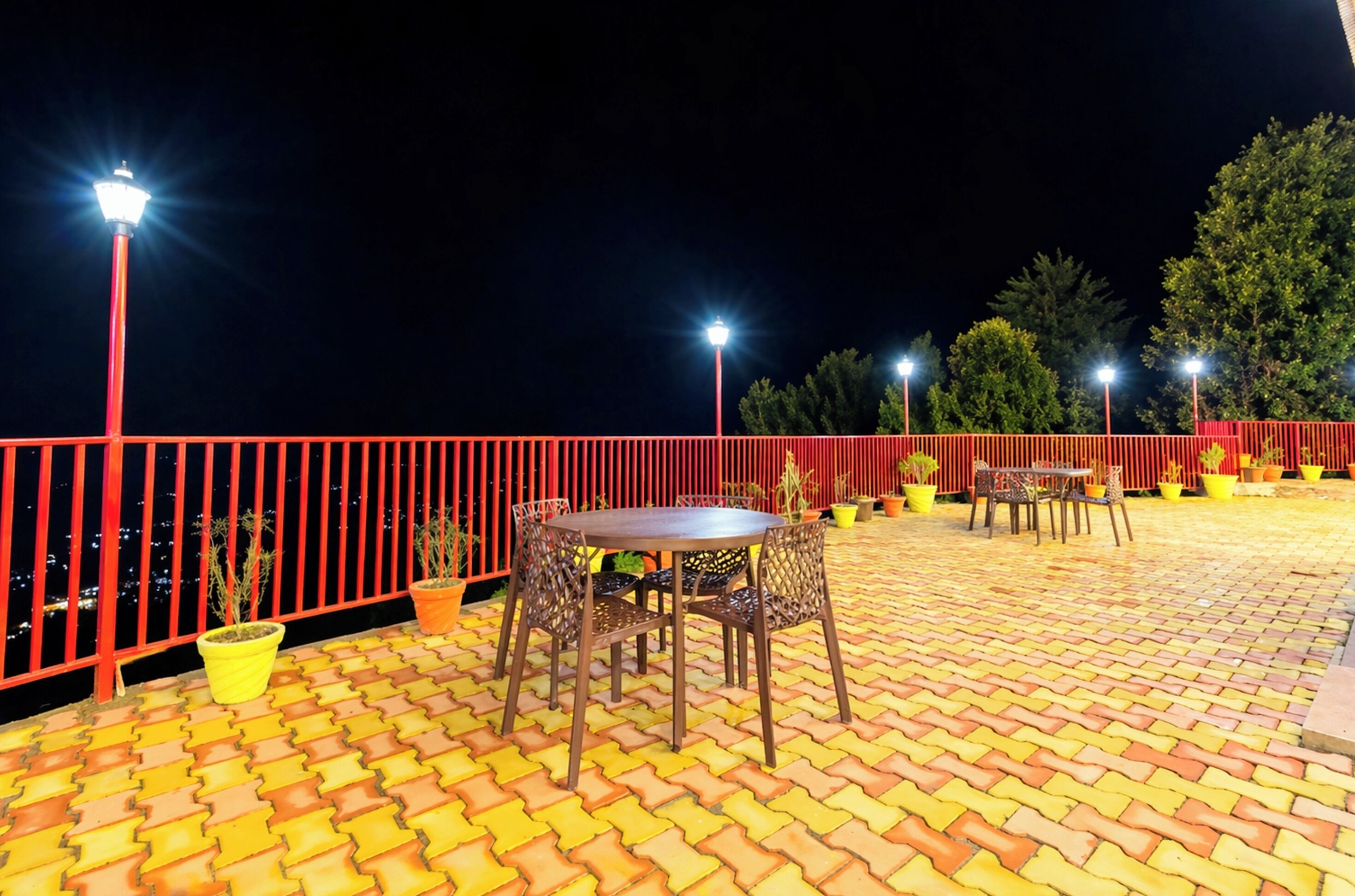 تناول الطعام بالخارج