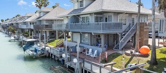  Welcome to Cocktails & Dreams! A Serene Waterfront Retreat w/ Direct Bay Access