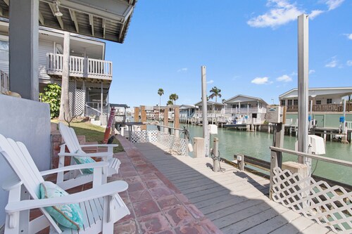  Welcome to Cocktails & Dreams! A Serene Waterfront Retreat w/ Direct Bay Access