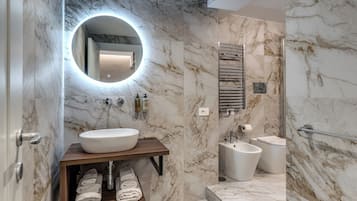 Deluxe Double Room | Bathroom