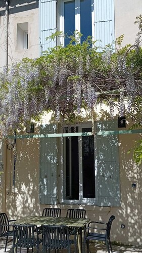 3-bedroom Masison built in 1904 with small private pool, 5 minutes from Les Remparts