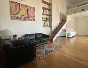Living area - Vrbo Property (Milano)