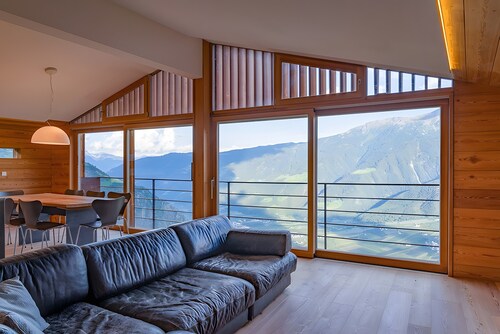 Chalet Oberjuval, im ensemblegeschützen Anwesen, inmitten der Bergwiesen