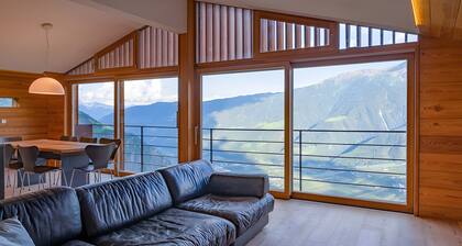 Chalet Oberjuval, im ensemblegeschützen Anwesen, inmitten der Bergwiesen