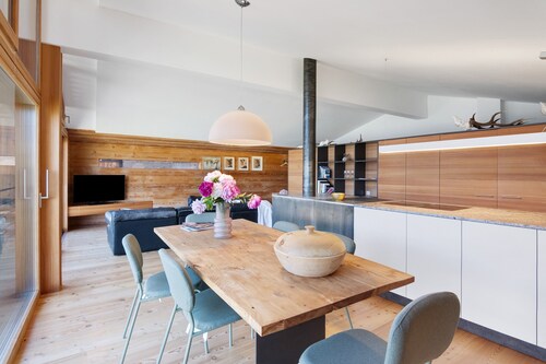 Chalet Oberjuval, unique et élégant au cœur des prairies alpines