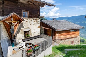 Exterior - Chalet Oberjuval – Historic Estate Surrounded by Alpine Meadows (Castelbello-Ciardes)