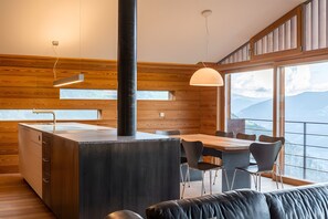 Dining - Chalet Oberjuval – Historic Estate Surrounded by Alpine Meadows (Castelbello-Ciardes)