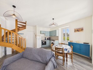 TV - Charming duplex for 2 in the city center (Pont-l´Abbé)