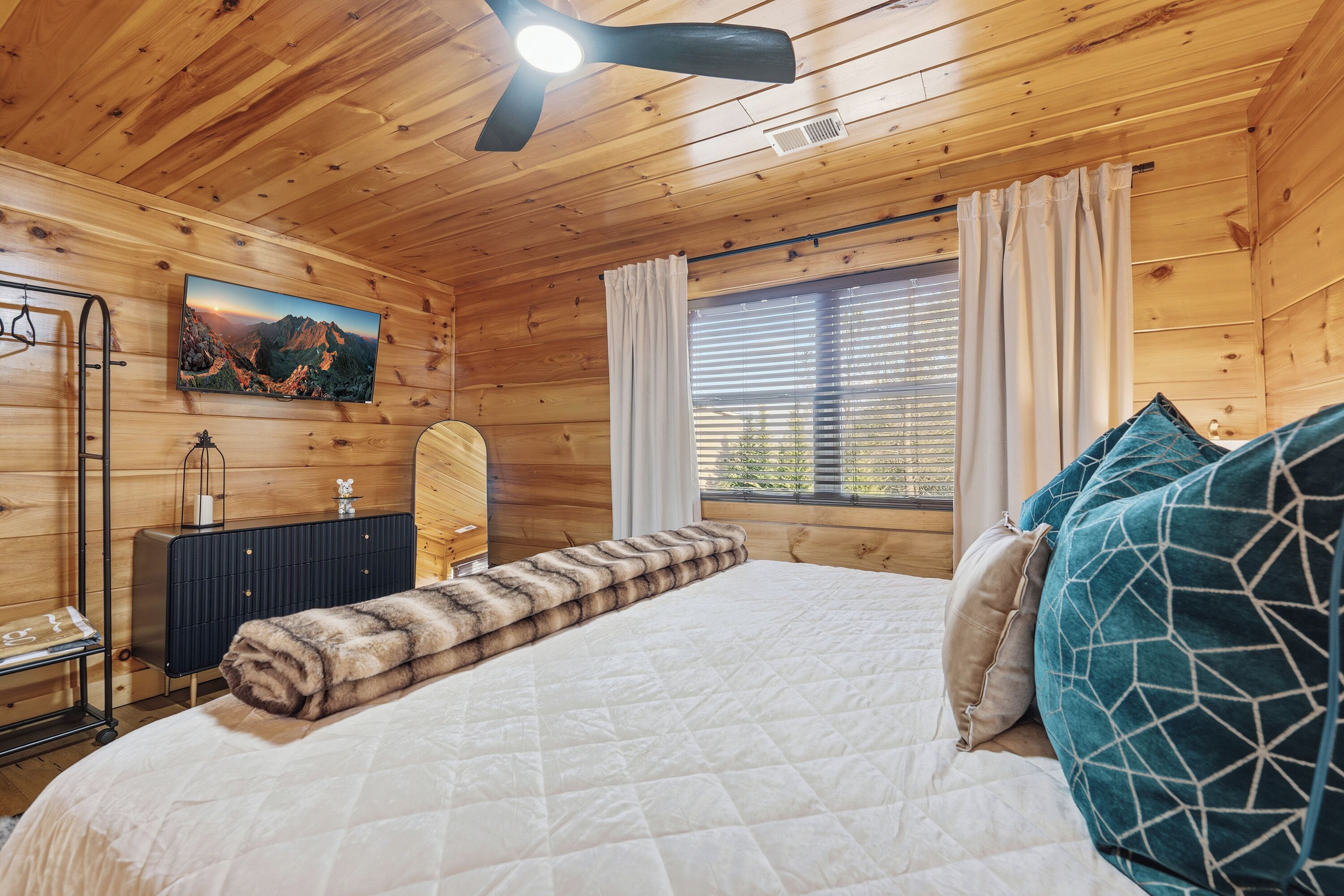 3 bedrooms, iron/ironing board, travel crib, free WiFi
