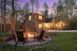 Property grounds - NEW! Gatlinburg stunner! Pet friendly; Arts & Crafts area, Hot tub, Fire pit (gatlinburg)