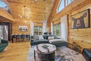 Smart TV, fireplace, video games, books - NEW! Gatlinburg stunner! Pet friendly; Arts & Crafts area, Hot tub, Fire pit (gatlinburg)