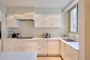 Fridge, oven, stovetop, dishwasher - Superb 2 bdr apartment Terrace Neuilly-sur-Seine (Neuilly-sur-Seine)