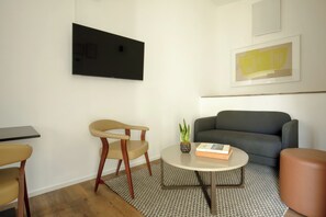 Living area - Signature Rooms by Hannah Hotels Collection (Roma)