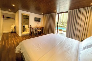 Desk, rollaway beds, free WiFi, bed sheets - Novella Tagaytay (Tagaytay)