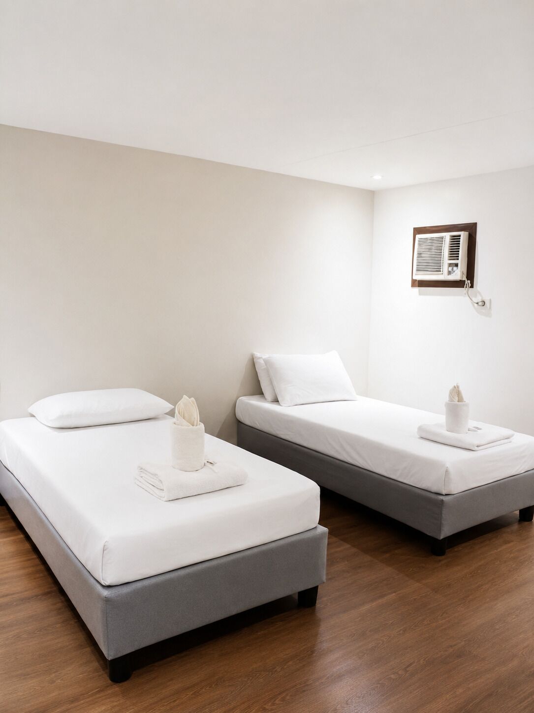 Standard Twin Room | Desk, free WiFi, bed sheets