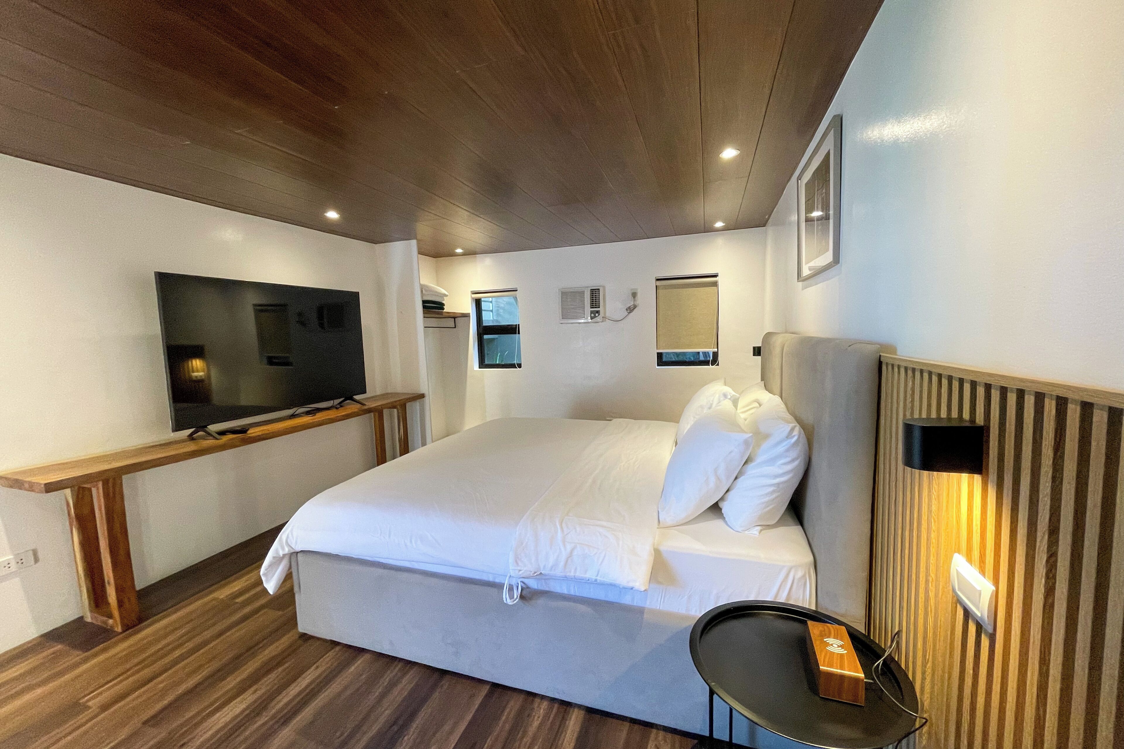 King Studio | Desk, rollaway beds, free WiFi, bed sheets