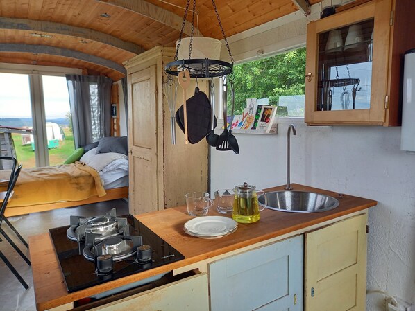 1 habitación y ropa de cama 