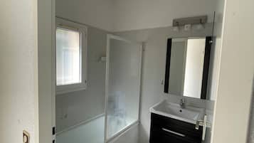 Classic Apartment, Balcony, Sea View | Bilik Mandi
