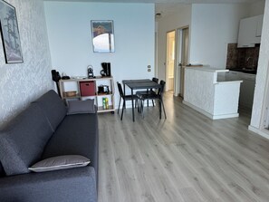 Classic Apartment, Balcony, Sea View | In-room dining - Marine de Palumbare (Monticello)