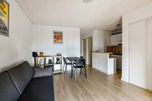 Classic Apartment, Balcony, Sea View | Living area - Marine de Palumbare (Monticello)