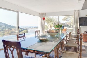 Dining - Ibiza sea view villa / private infinity pool in Salinas natural reserve / all AC (San Francesc de s’Estany)