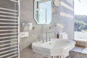 Bathroom - Ibiza sea view villa / private infinity pool in Salinas natural reserve / all AC (San Francesc de s’Estany)