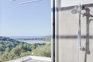 Dusche, Haartrockner, Bidet, Handtücher