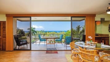 Condo, Multiple Beds, Lanai, Ocean View (Sunset View at Kahaluu Bay Villas) | Dining