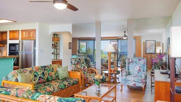 Condo, Multiple Beds, Lanai, Ocean View (Sunset View at Kahaluu Bay Villas) | Living area