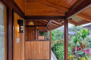 Standard Double Room, Garden View | Property grounds